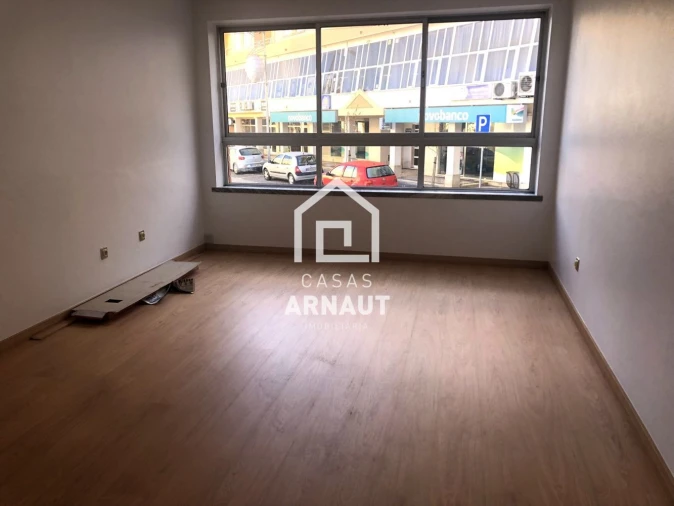 Loja para Arrendamento em Pombal Foto 4