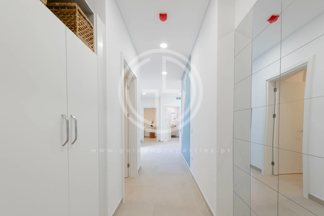Apartamento T2 para Venda em Faro (Sé e São Pedro) Foto 2