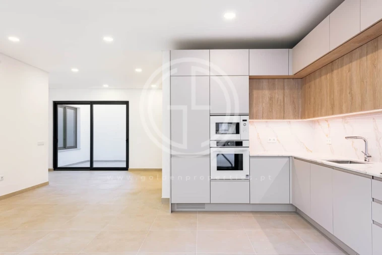 Apartamento T2 para Venda em Faro (Sé e São Pedro) Foto 6