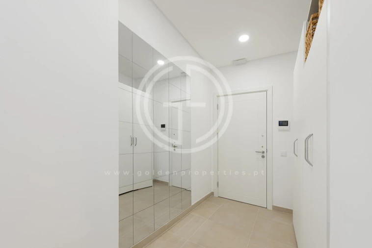 Apartamento T2 para Venda em Faro (Sé e São Pedro) Foto 3