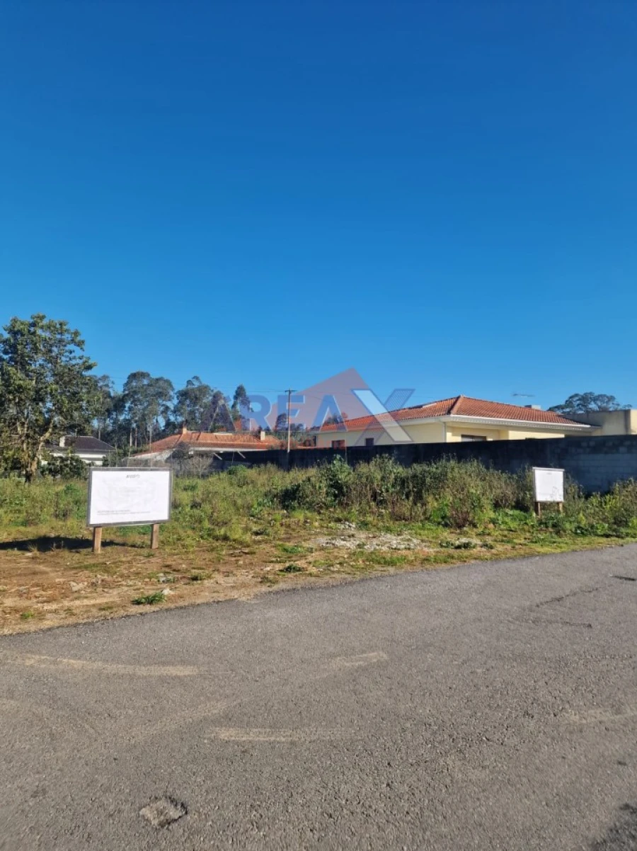 Moradia T4 para Venda em Loureiro Foto 9