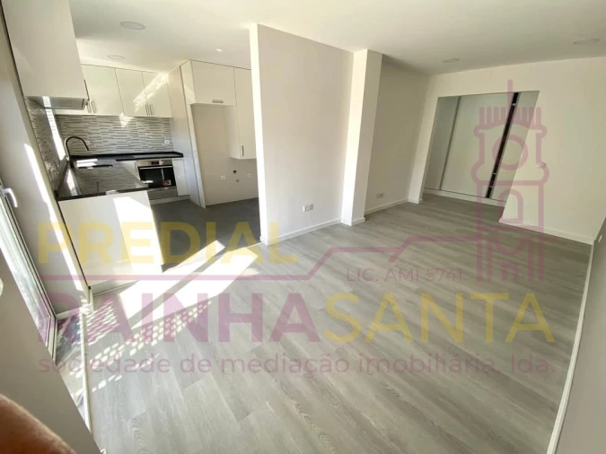 Apartamento T2 para Venda em Santa Clara e Castelo Viegas Foto 3