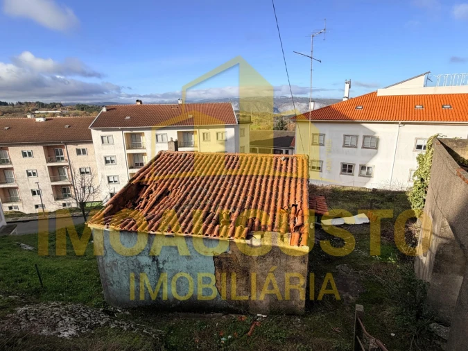 Moradia T3 para Venda em Guarda Foto 1