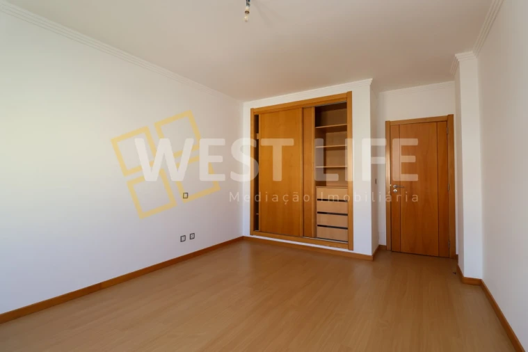 Apartamento T4 para Venda em Ericeira Foto 12