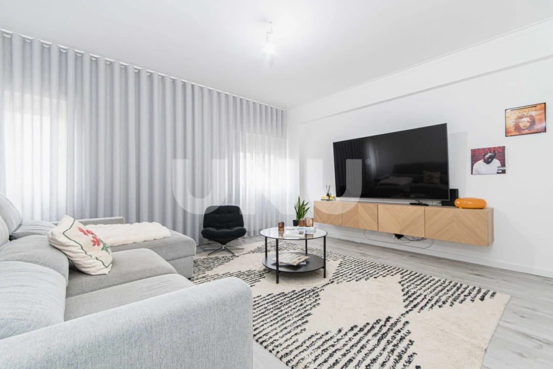 Apartamento T3 para Venda em Carregado e Cadafais Foto 1