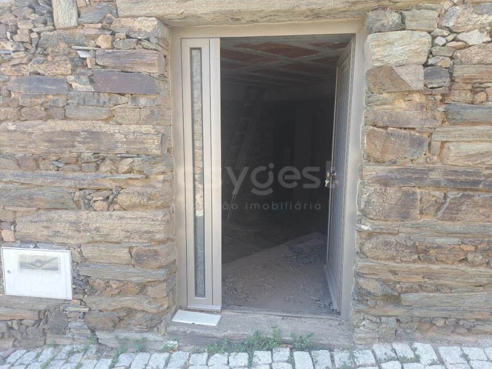 Moradia T3 para Venda em Urros e Peredo dos Castelhanos Foto 11