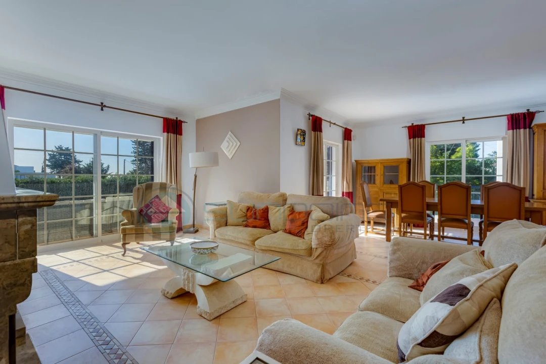 Moradia T4 para Venda em Luz Foto 3