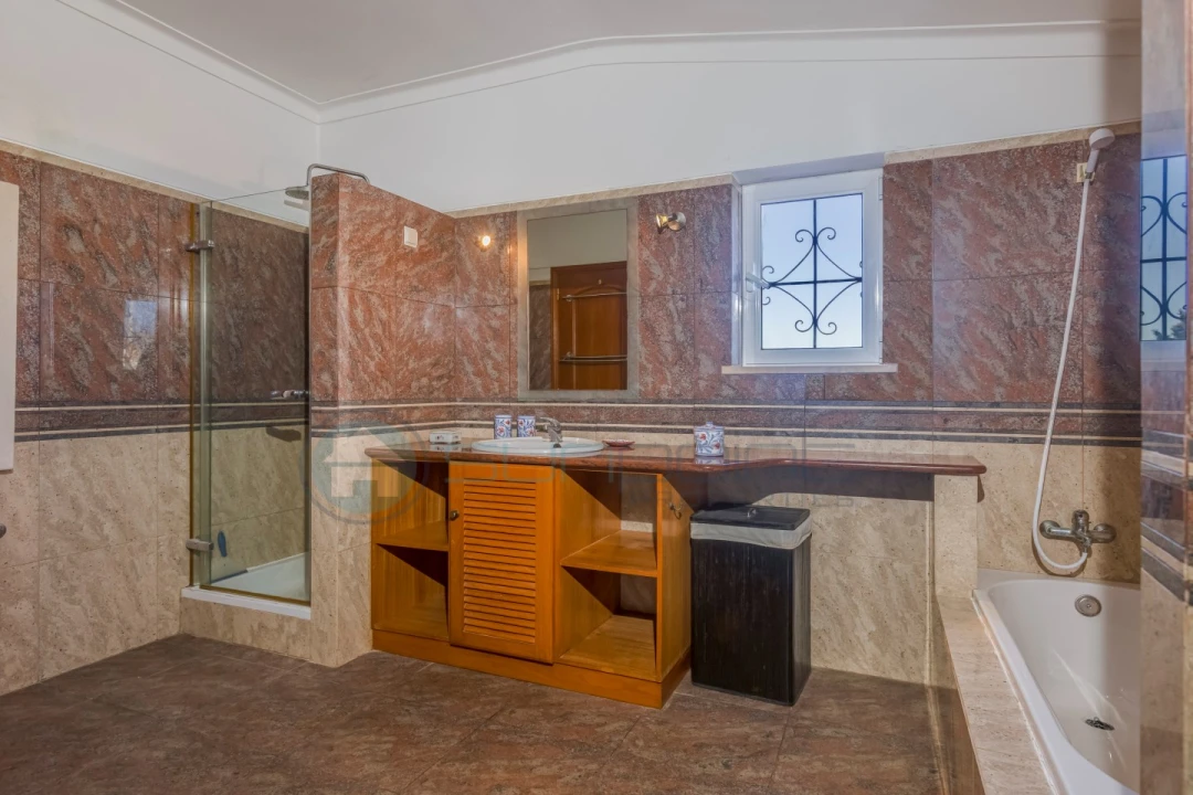 Moradia T4 para Venda em Luz Foto 20