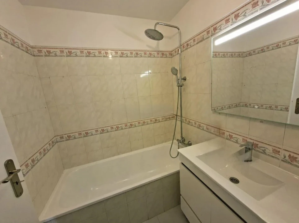 Apartamento T2 para Venda em Algueirão-Mem Martins Foto 17