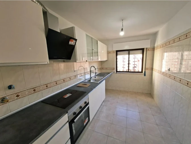 Apartamento T2 para Venda em Algueirão-Mem Martins Foto 1