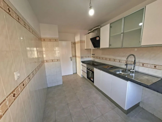 Apartamento T2 para Venda em Algueirão-Mem Martins Foto 2