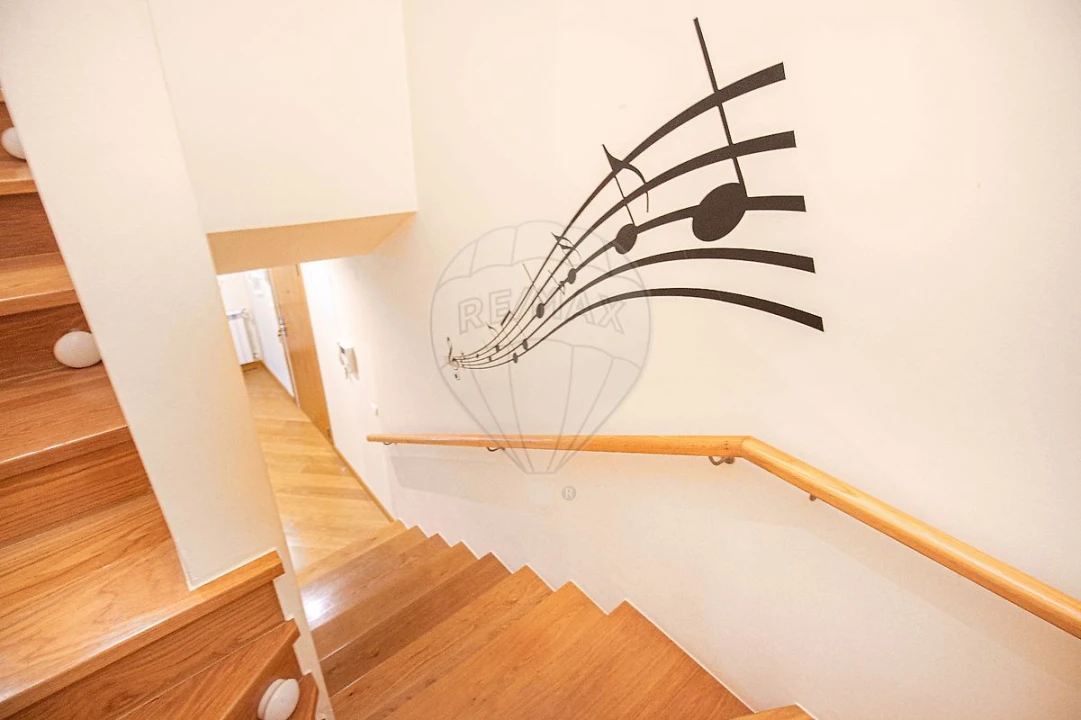 Apartamento T5 para Venda em Lumiar Foto 33