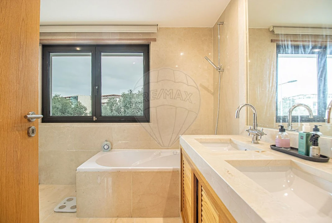 Apartamento T5 para Venda em Lumiar Foto 14