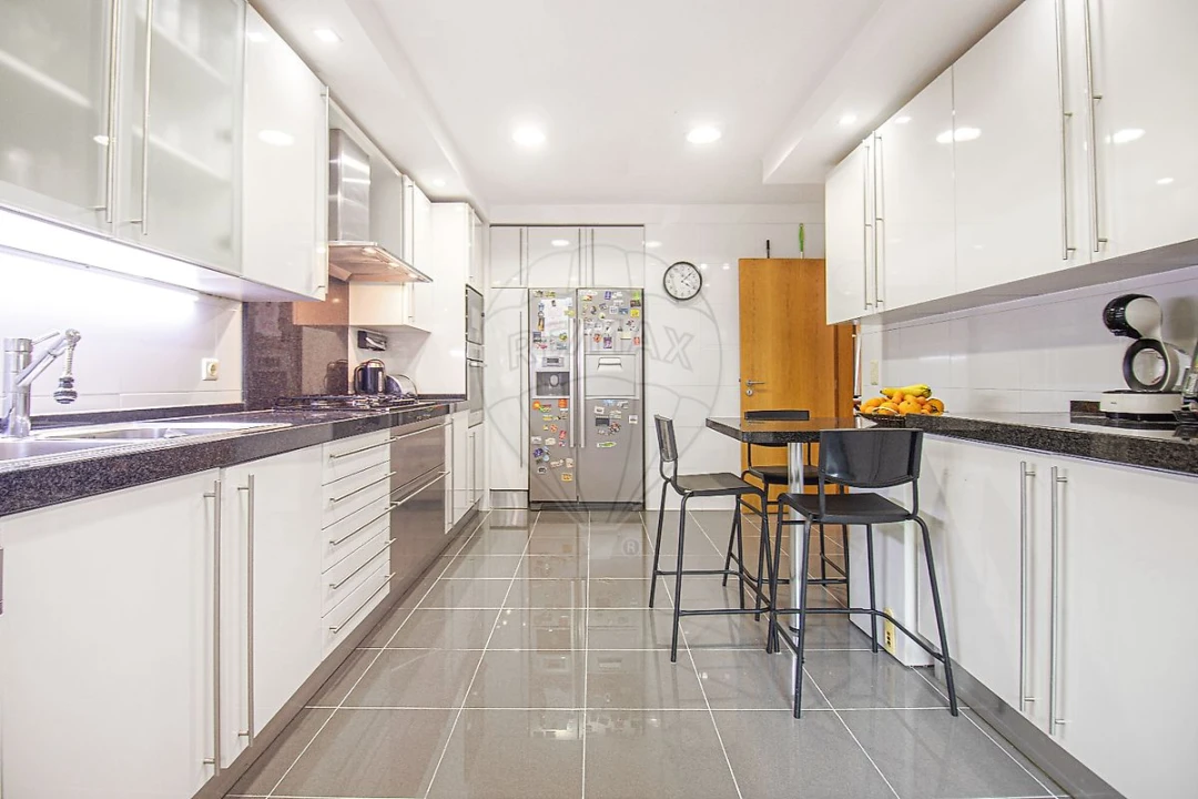 Apartamento T5 para Venda em Lumiar Foto 48