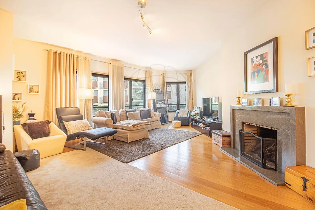 Apartamento T5 para Venda em Lumiar Foto 3