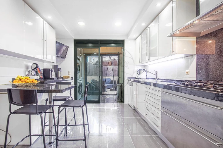 Apartamento T5 para Venda em Lumiar Foto 44