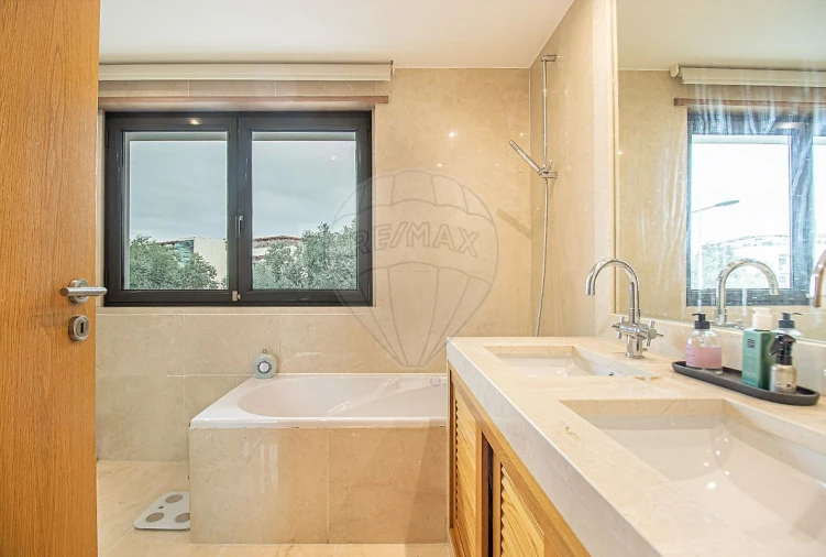 Apartamento T5 para Venda em Lumiar Foto 14