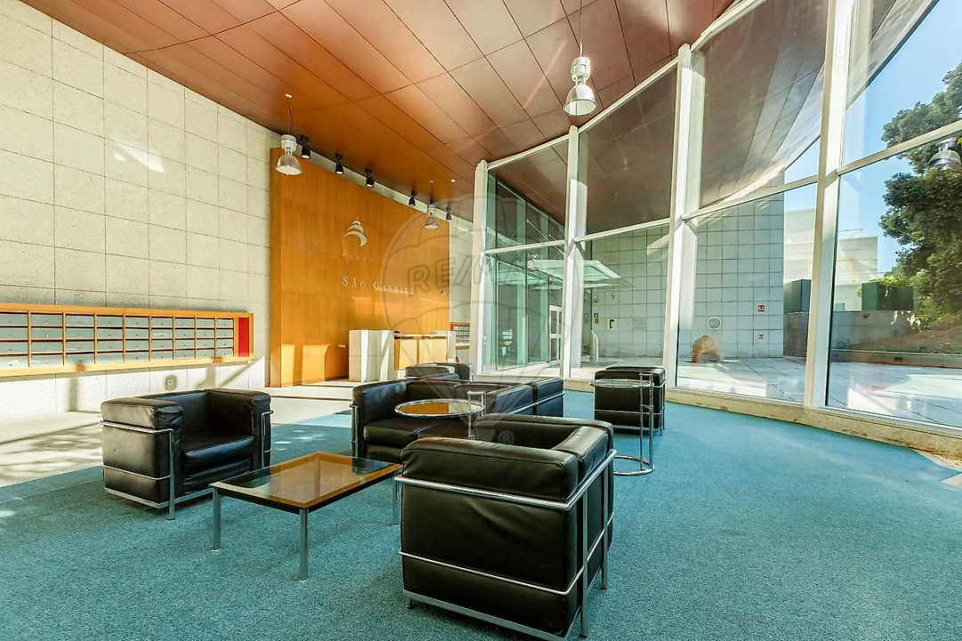 Apartamento T4 para Venda em Parque das Nações Foto 4