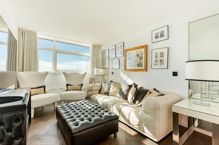 Apartamento T4 para Venda em Parque das Nações Foto 9