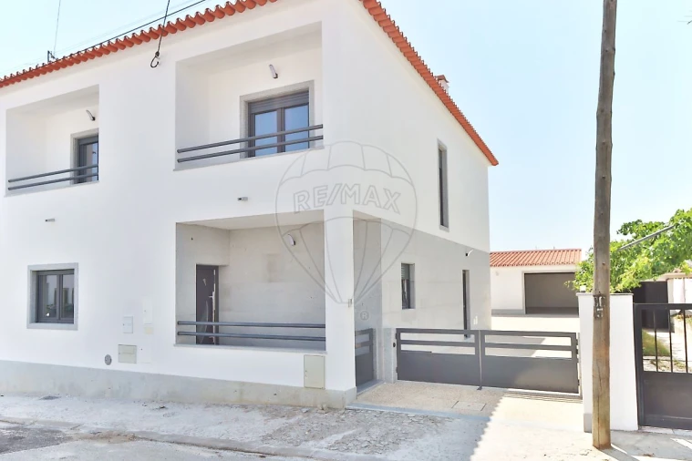 Moradia T5 para Venda em Malagueira e Horta das Figueiras