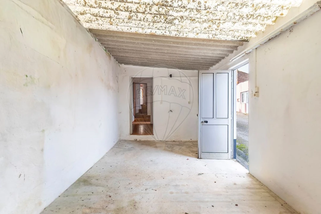 Moradia T2 para Venda em Campelos e Outeiro da Cabeça Foto 2