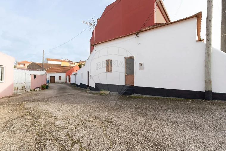 Moradia T2 para Venda em Miragaia e Marteleira