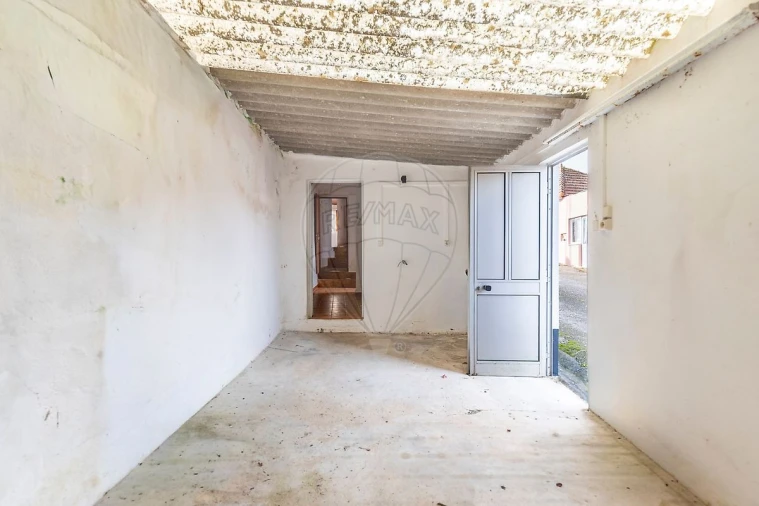 Moradia T2 para Venda em Miragaia e Marteleira Foto 2