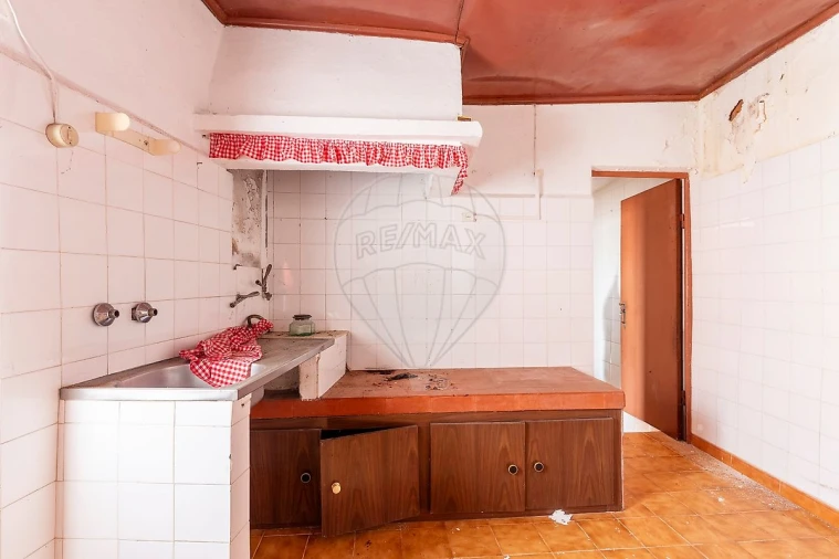 Moradia T2 para Venda em Miragaia e Marteleira Foto 8