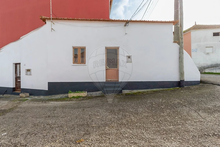 Moradia T2 para Venda em Miragaia e Marteleira Foto 13