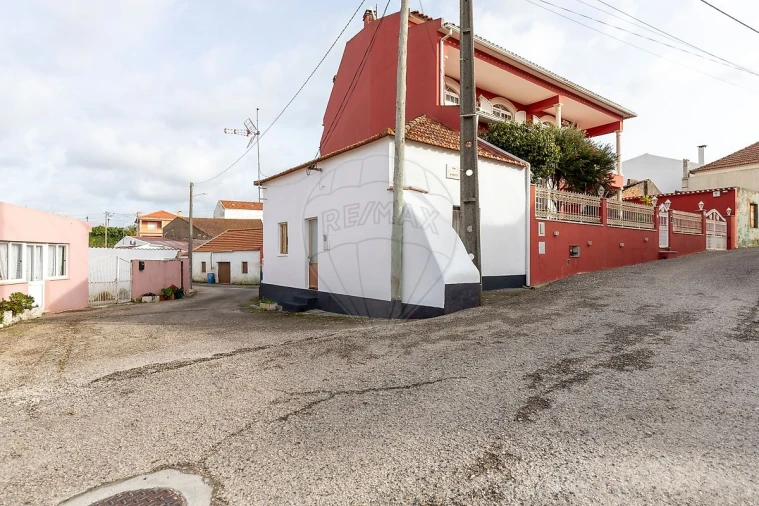 Moradia T2 para Venda em Miragaia e Marteleira Foto 12