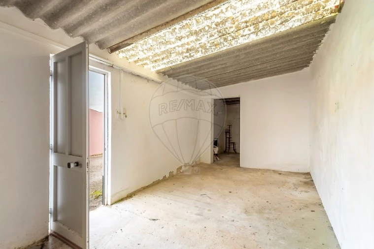 Moradia T2 para Venda em Miragaia e Marteleira Foto 3