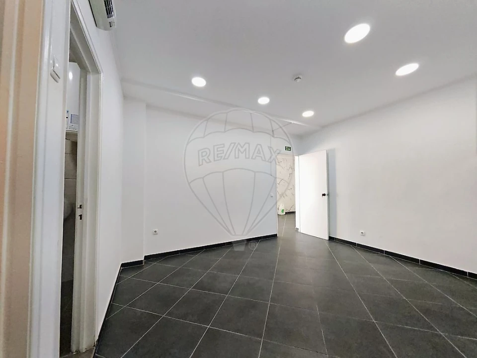 Loja para Arrendamento em Areeiro Foto 18