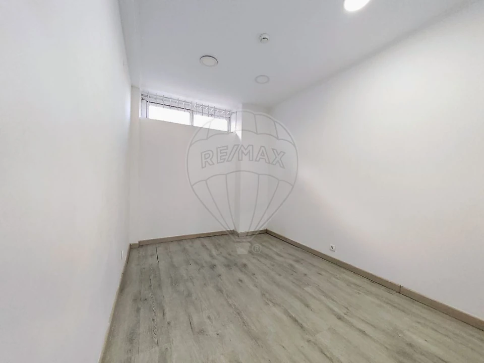 Loja para Arrendamento em Areeiro Foto 12