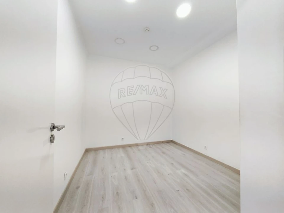 Loja para Arrendamento em Areeiro Foto 15