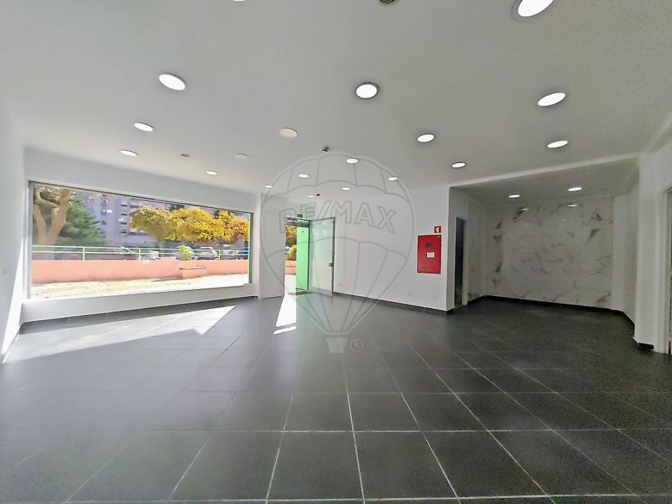 Loja para Arrendamento em Areeiro Foto 35