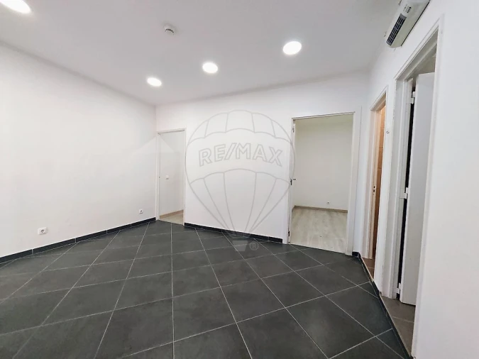 Loja para Arrendamento em Areeiro Foto 13