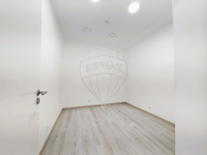 Loja para Arrendamento em Areeiro Foto 17