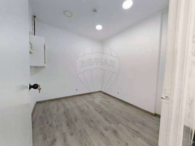 Loja para Arrendamento em Areeiro Foto 8