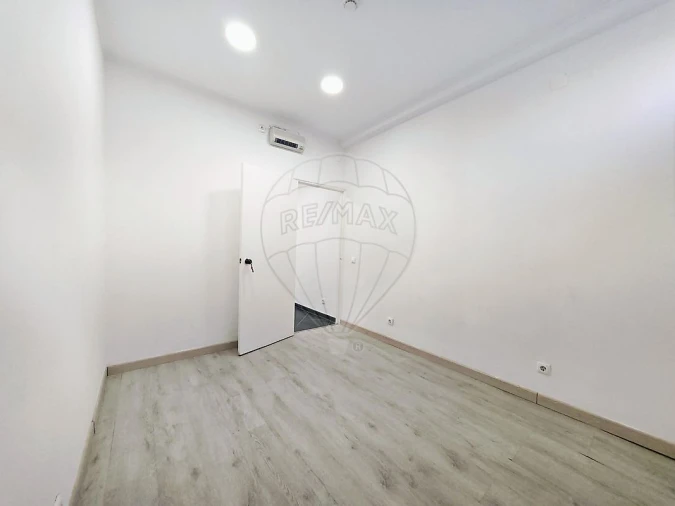 Loja para Arrendamento em Areeiro Foto 15