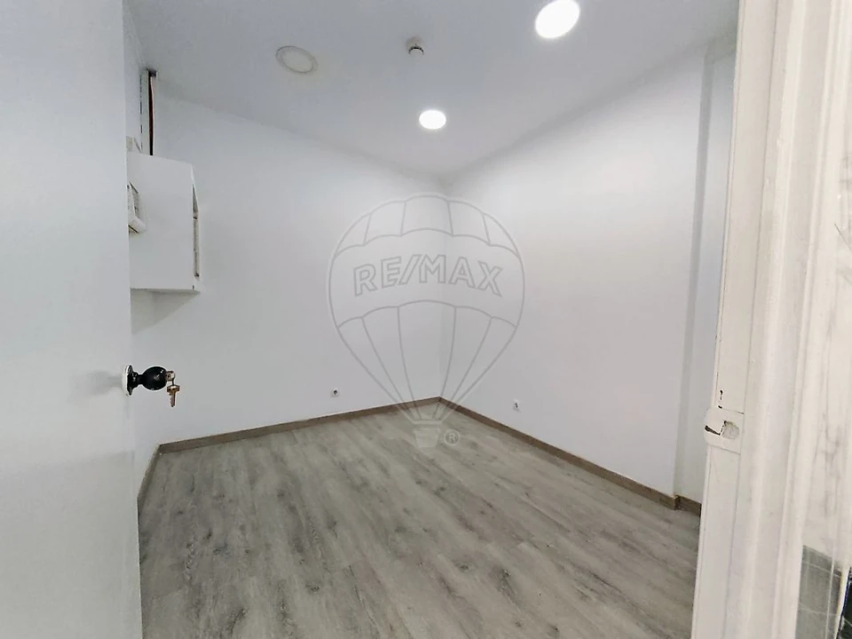 Loja para Arrendamento em Areeiro Foto 5