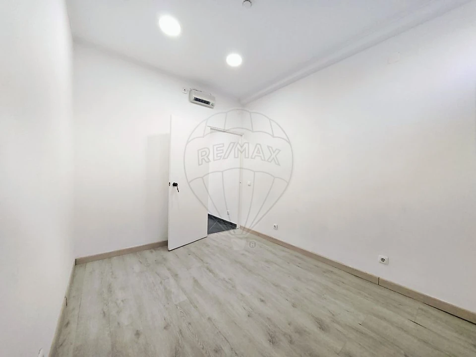 Loja para Arrendamento em Areeiro Foto 11