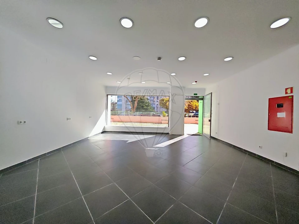 Loja para Arrendamento em Areeiro Foto 3