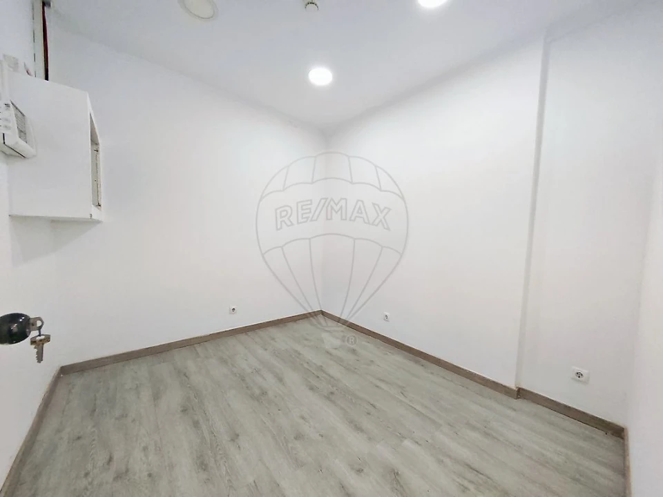 Loja para Arrendamento em Areeiro Foto 7