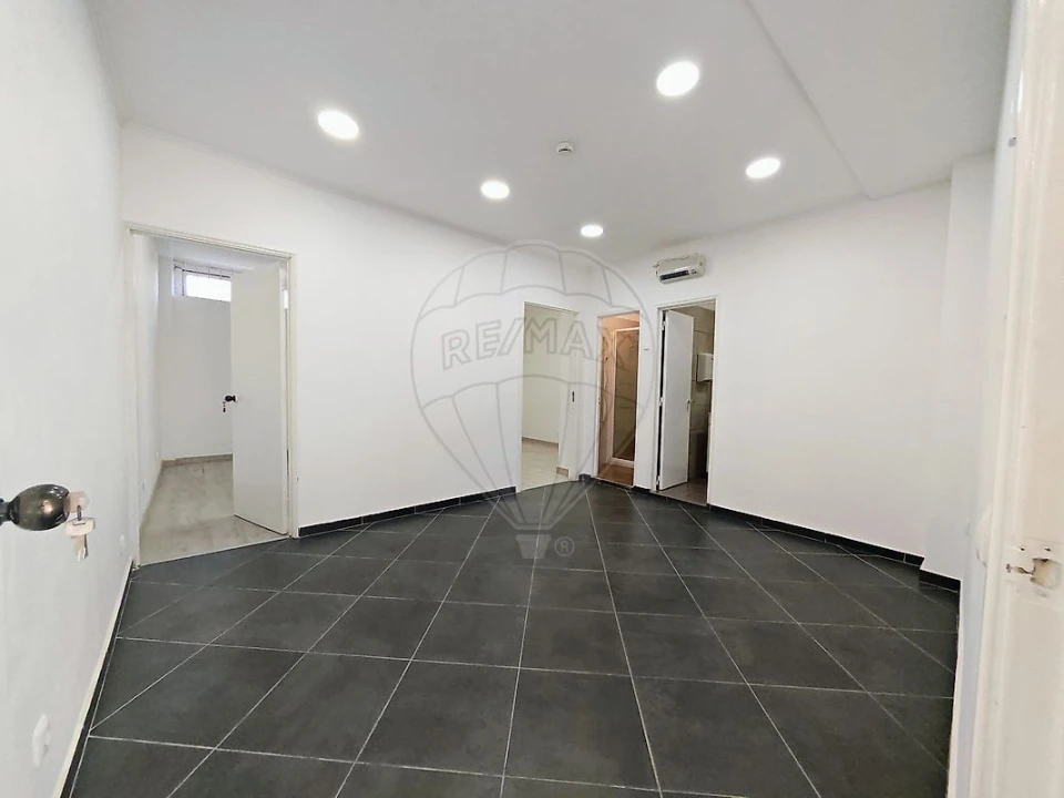 Loja para Arrendamento em Areeiro Foto 10