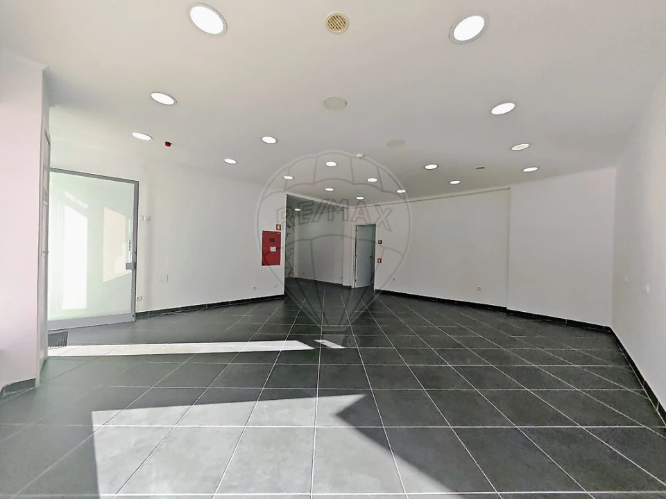 Loja para Arrendamento em Areeiro Foto 4