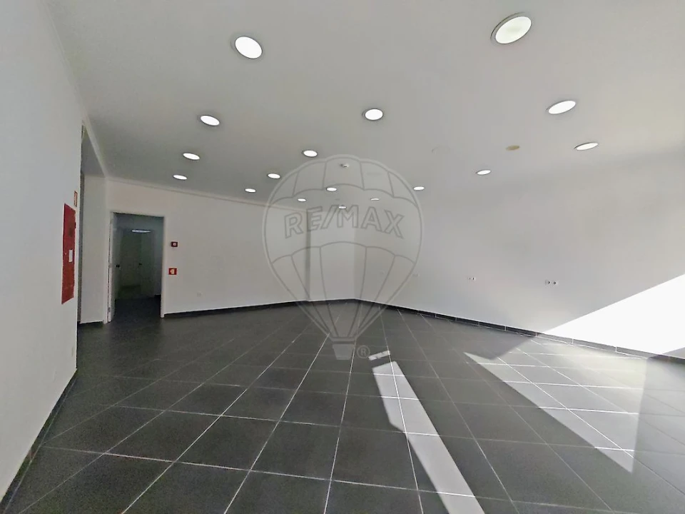 Loja para Arrendamento em Areeiro Foto 1
