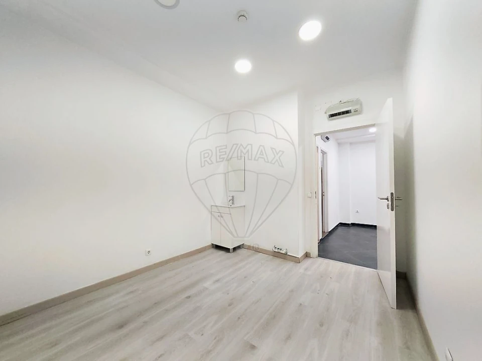 Loja para Arrendamento em Areeiro Foto 14