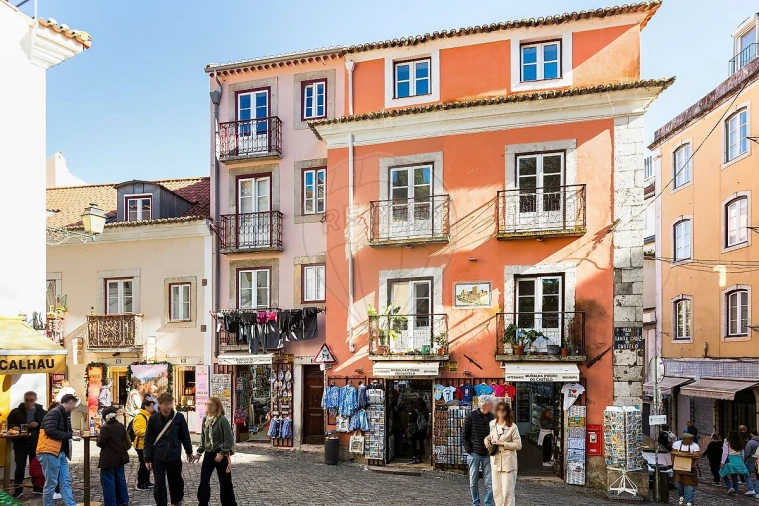 Apartamento T2 para Arrendamento em Santa Maria Maior