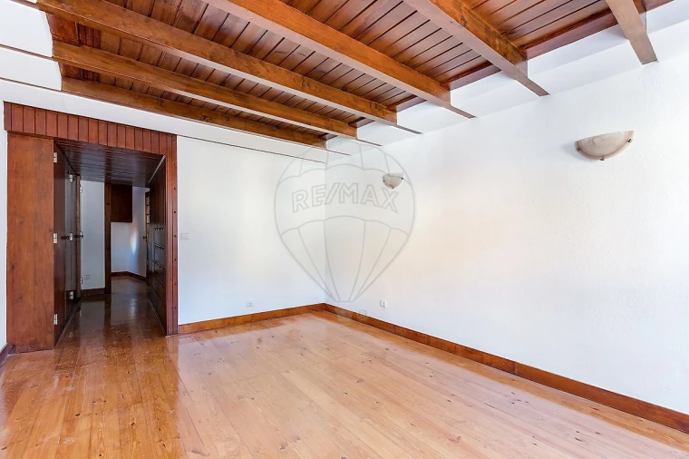 Apartamento T2 para Arrendamento em Santa Maria Maior Foto 5