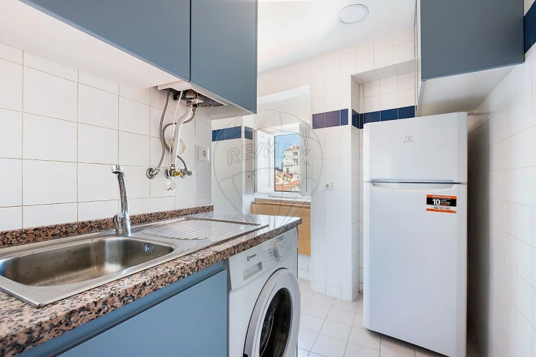 Apartamento T2 para Arrendamento em Santa Maria Maior Foto 6